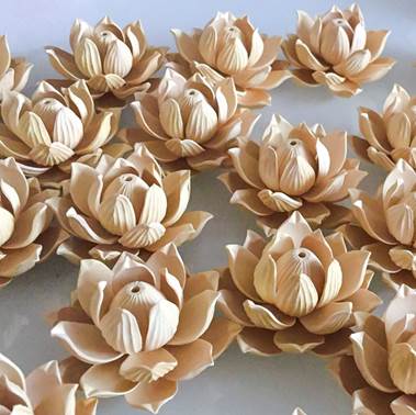 Decorative boxwood lotus