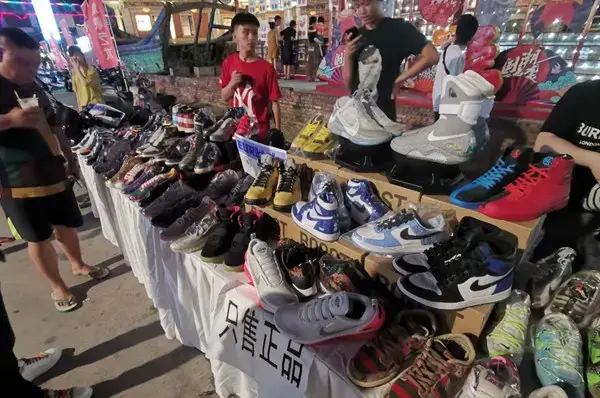Putian shoes in street stalls