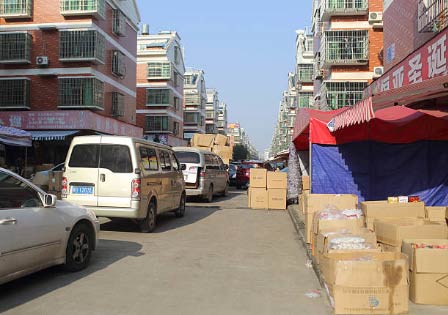 a street selling Christmas product