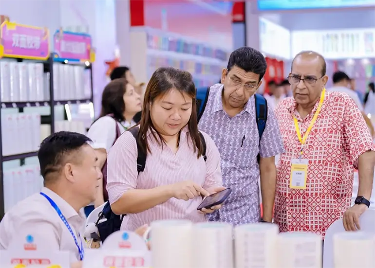 overseas buyers discuss products