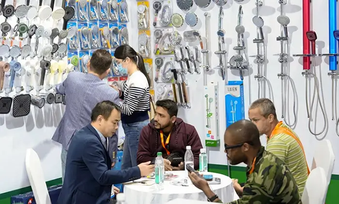 suppliers talk with international buyers