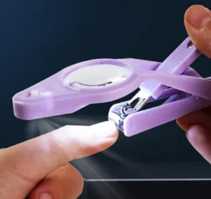 Nail clippers with a magnifying glass