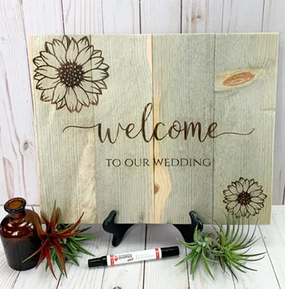 لافتة زفاف من الخشب المحروق