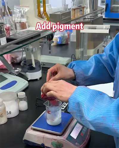 The process of customizing lipstick at the factory1