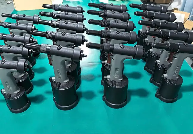 Pneumatic Rivet Gun