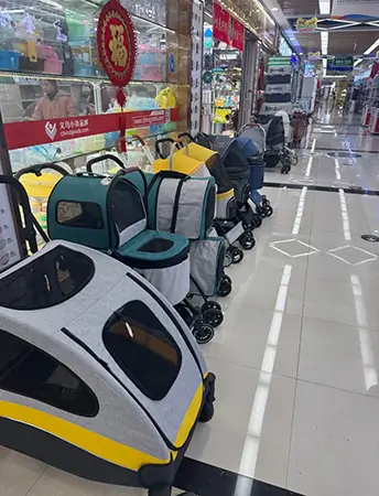 Pet Supplies Shops at Yiwu Market